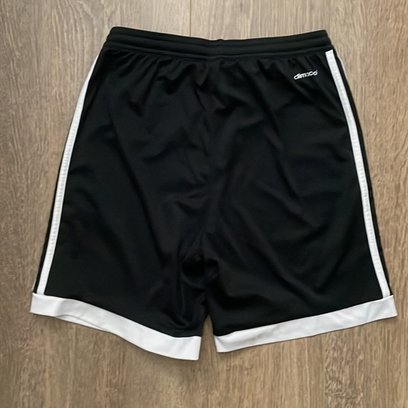 Adidas boys shorts size L - Picture 2 of 3